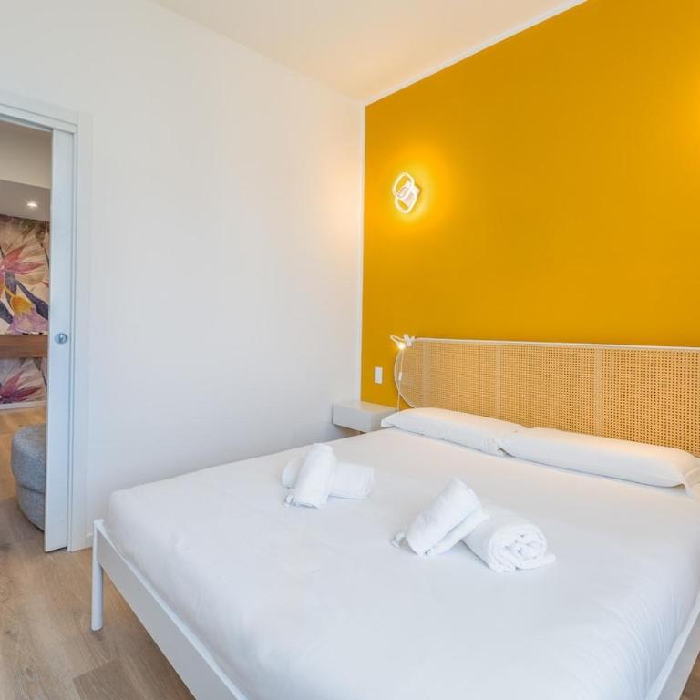 10 min to Malpensa Express, Air Conditioning - Three-Bedroom Apartment - 24