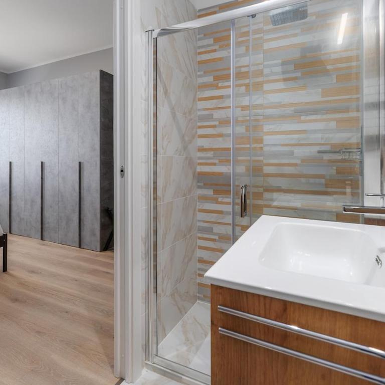 10 min to Malpensa Express, Air Conditioning - Three-Bedroom Apartment - 20