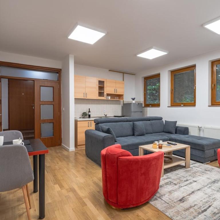 Quiet 1 BDR next to the Cathedral - One-Bedroom Apartment - 1