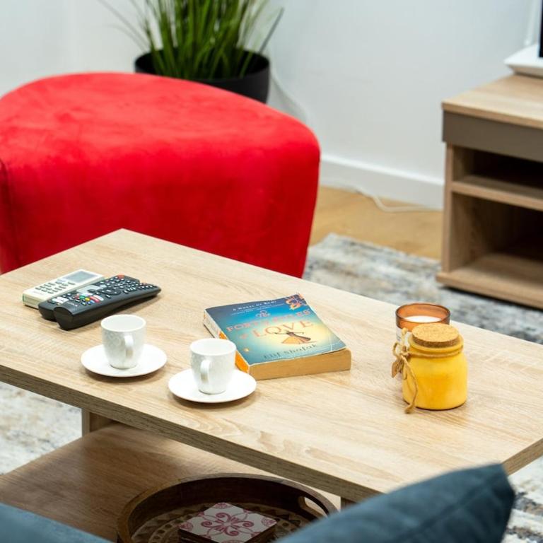 Quiet 1 BDR next to the Cathedral - One-Bedroom Apartment - 5