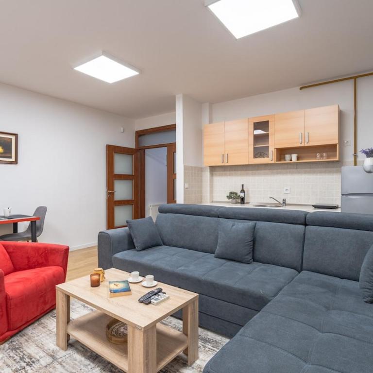 Quiet 1 BDR next to the Cathedral - One-Bedroom Apartment - 18