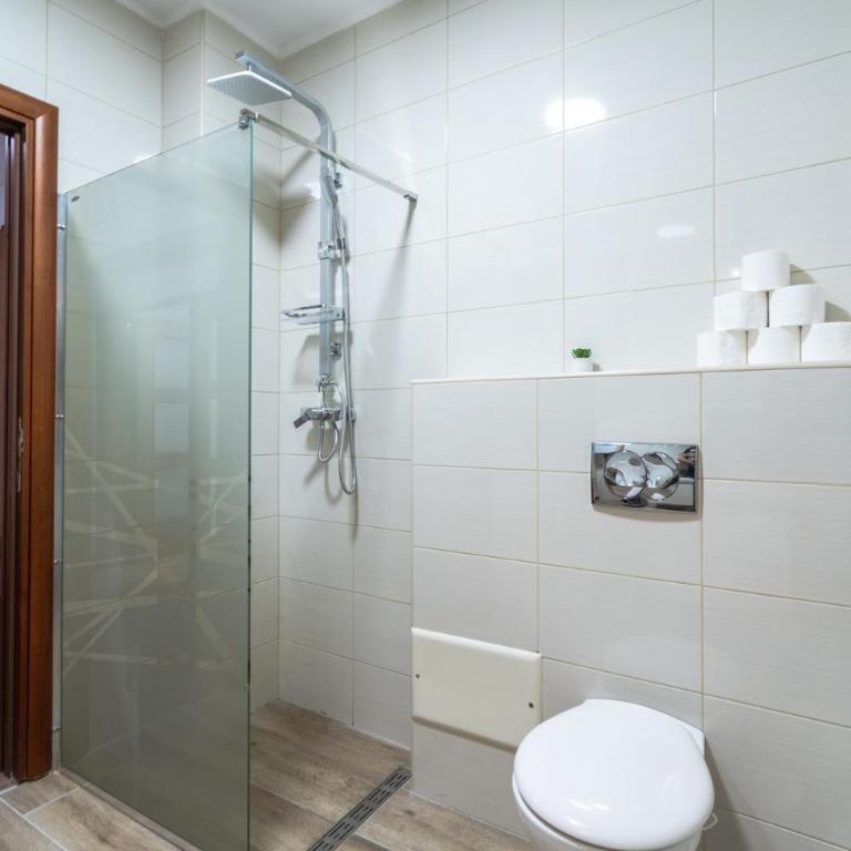Quiet 1 BDR next to the Cathedral - One-Bedroom Apartment - 24
