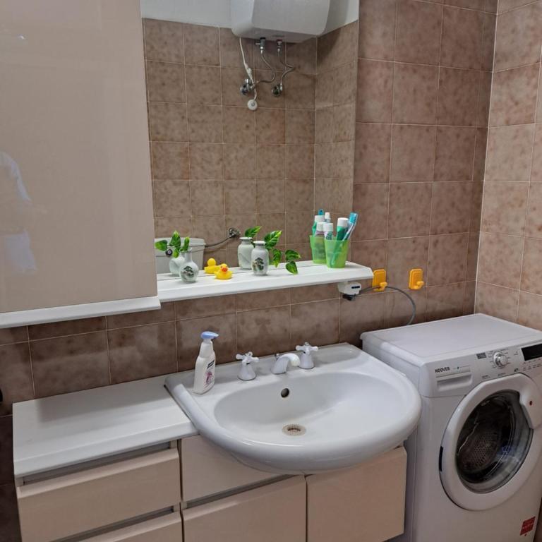 GallyBi - Appartamento con 2 Camere da Letto - 94