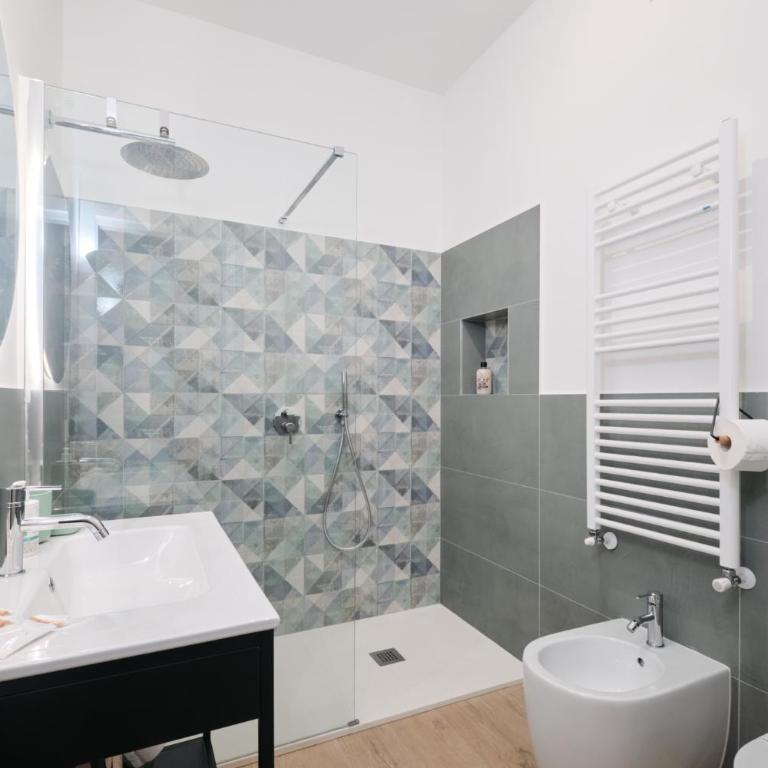 Pop Domus Guest House o Affittacamere - Camera Matrimoniale con Bagno Privato - 10