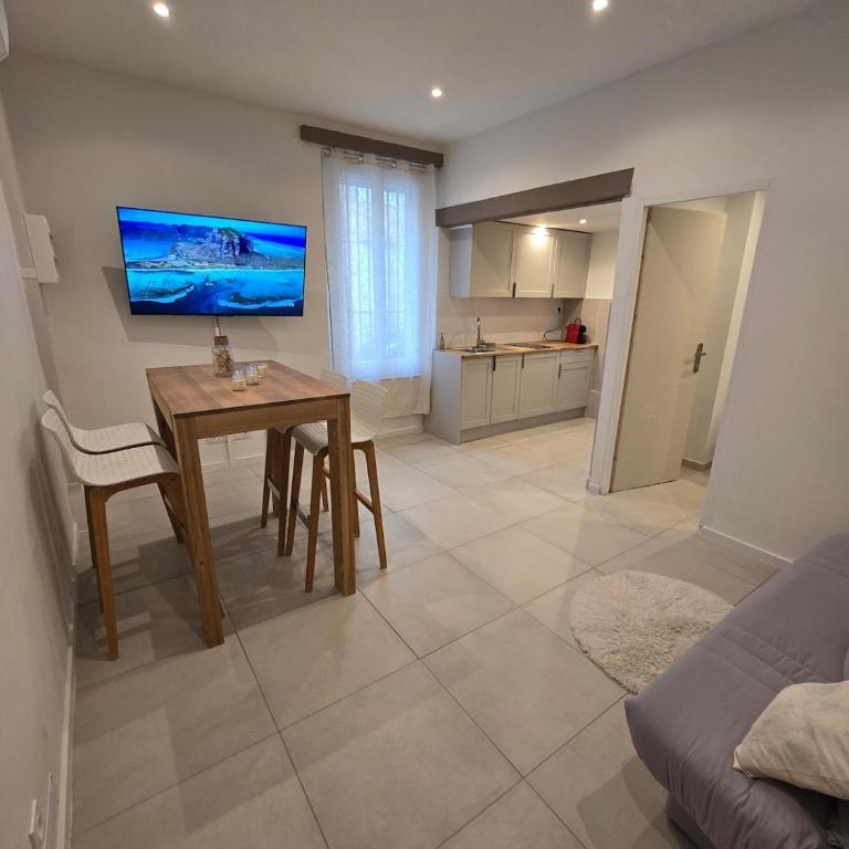 studio proche des arènes - One-Bedroom Apartment - 9