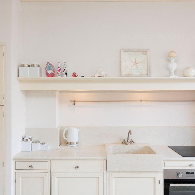 CG Armenonville White - Studio - 5