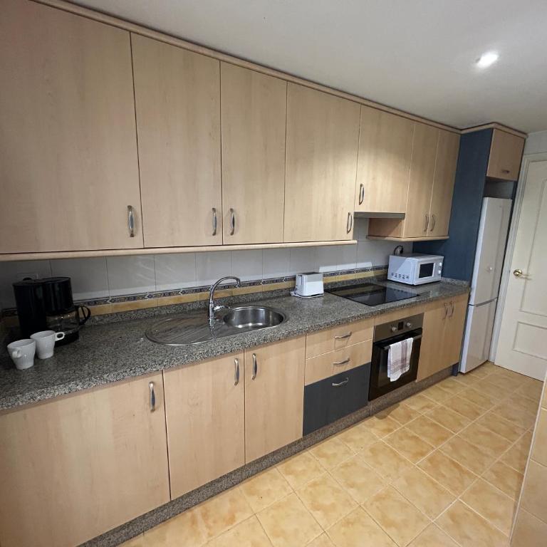 Apartamento Acogedor - Apartamento de 3 dormitorios con vistas a las montañas - 8