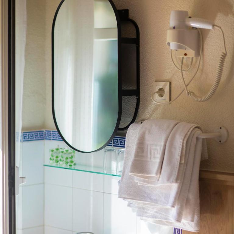 Pensión Dulces Sueños - Habitación Estándar con baño compartido - 2 camas - 10