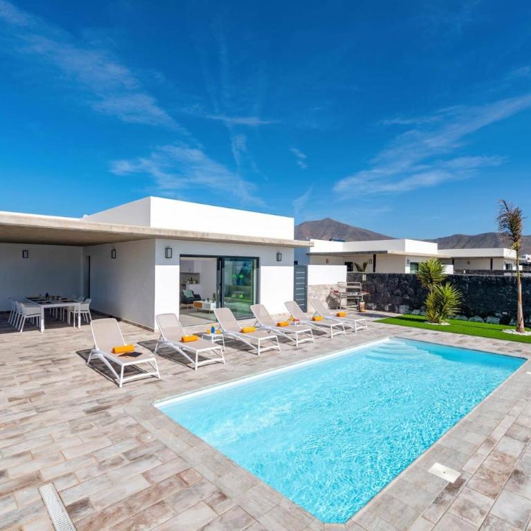 Villa Sibisse by Villa Plus - Villa - 1