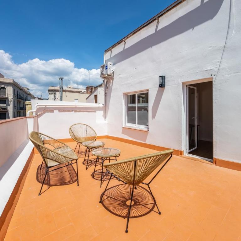 AinB Barcelona Sants Apartments - Three-Bedroom Apartment with View - 4