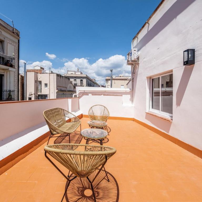 AinB Barcelona Sants Apartments - Three-Bedroom Apartment with View - 5