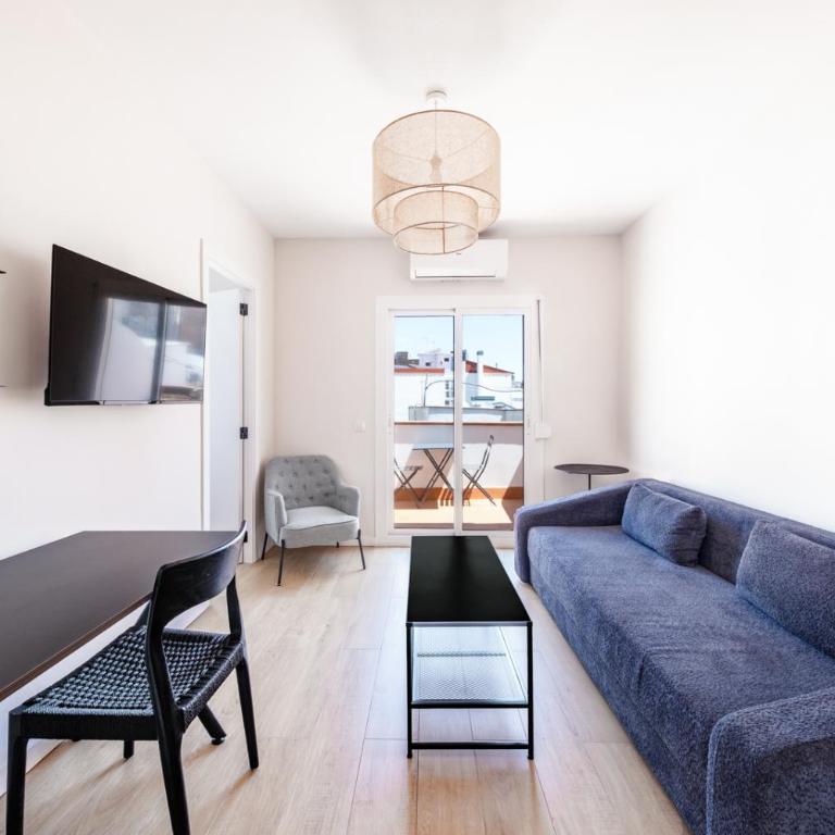 AinB Barcelona Sants Apartments - Three-Bedroom Apartment with View - 19