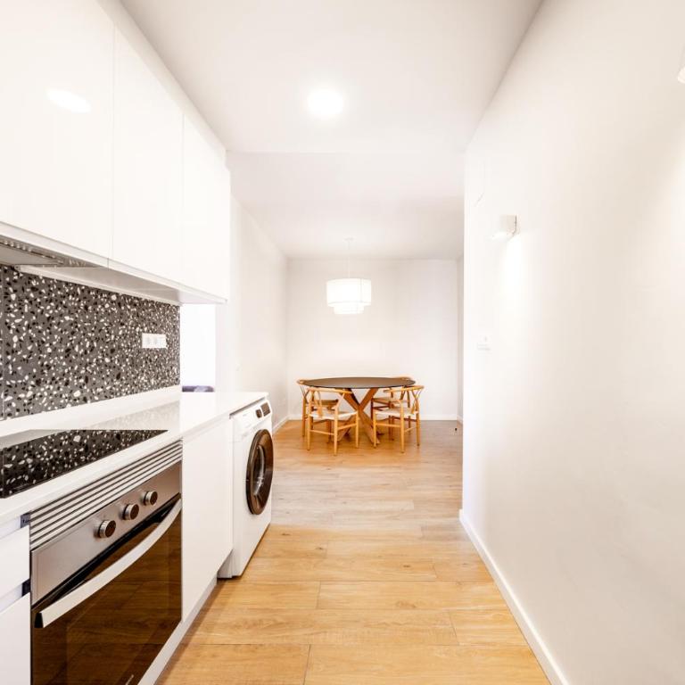AinB Barcelona Sants Apartments - Three-Bedroom Apartment with View - 20
