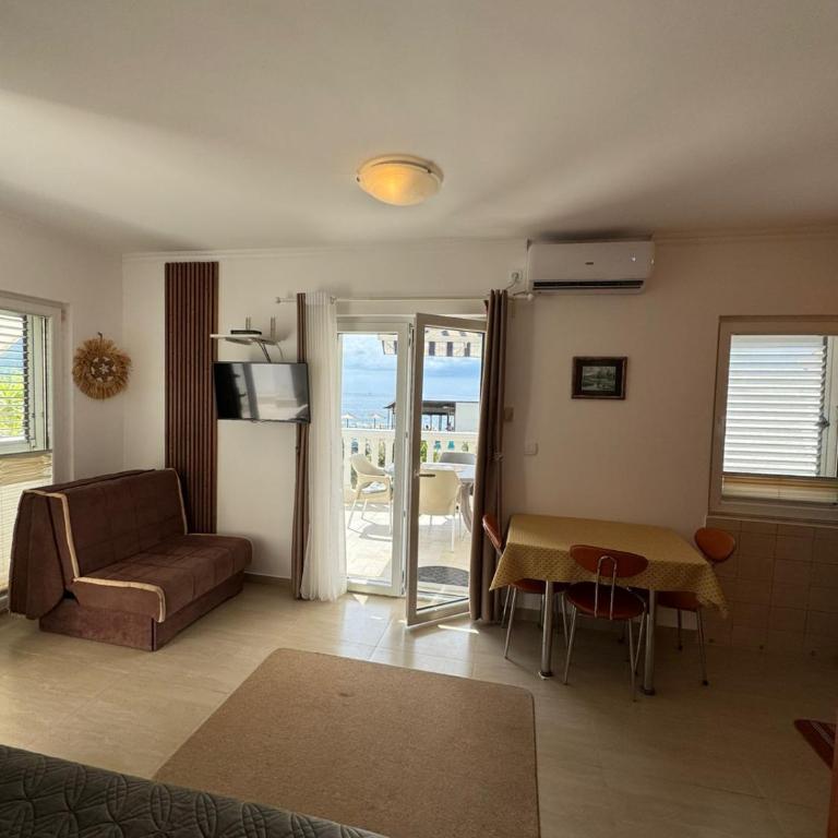 Apartments Villa Marija - Studio with Balcony and Sea View - 9