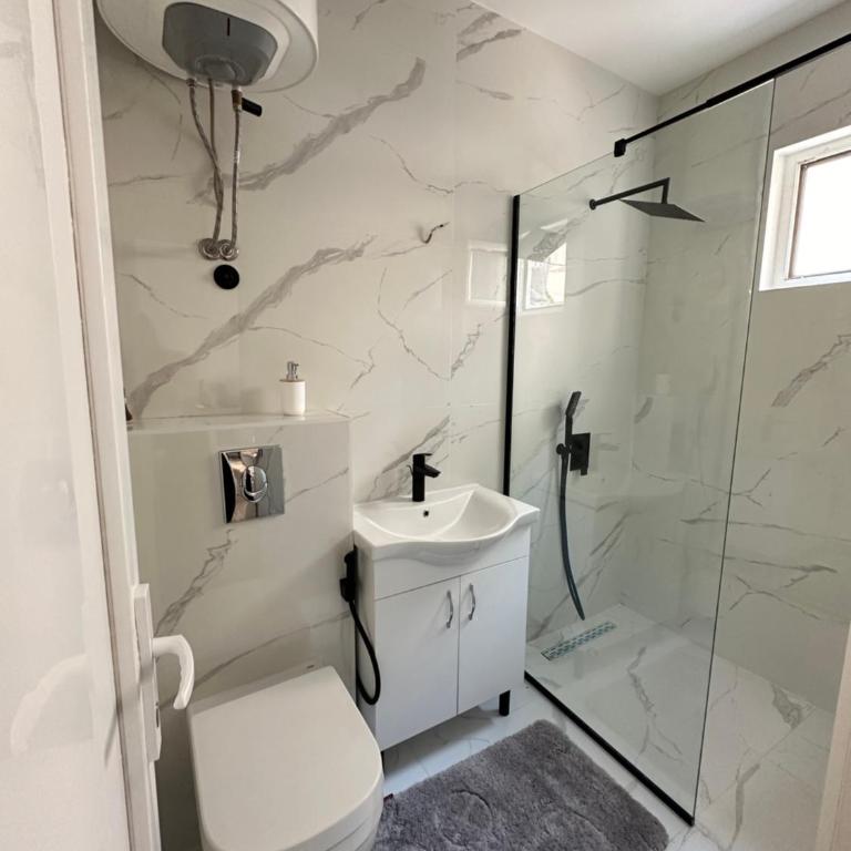 Garsonjera u centru Budve - Apartman sa 1 Spavaćom Sobom - 7