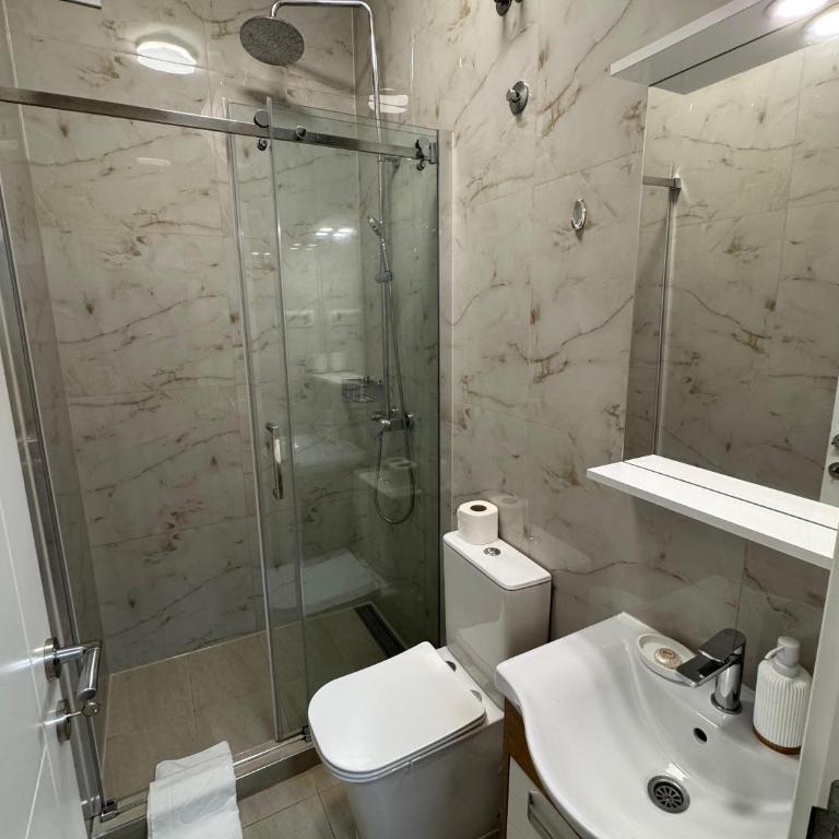 Story Lux - Dvokrevetna Soba sa Bračnim Krevetom i Sopstvenim Kupatilom - 2