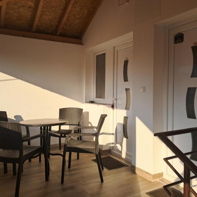 Apartmani Ana S - One-Bedroom Apartment with Balcony - 7