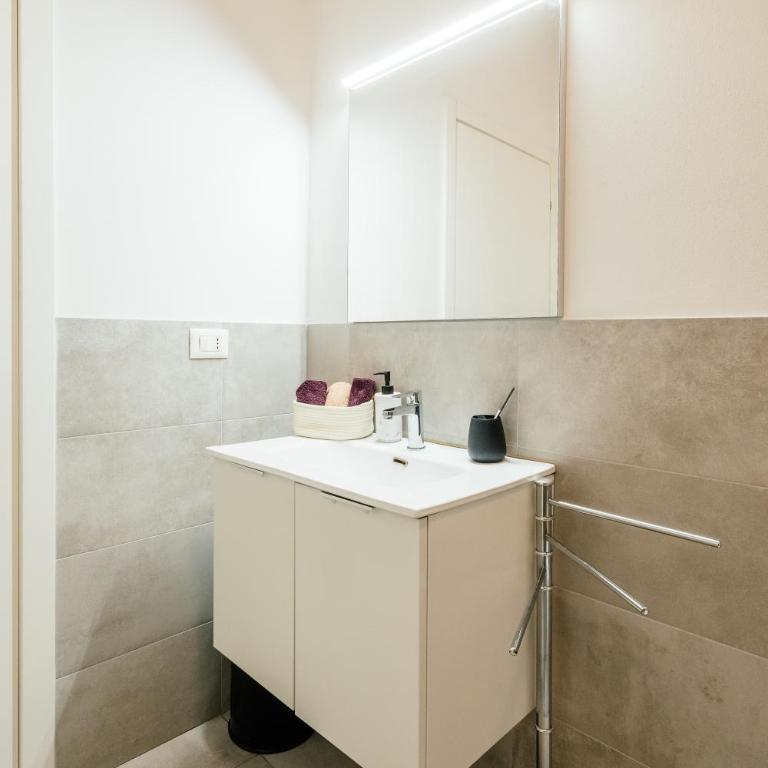 Happy Home Spazioso Trilocale Bologna a Due Passi Dal Centro - Two-Bedroom Apartment - 24