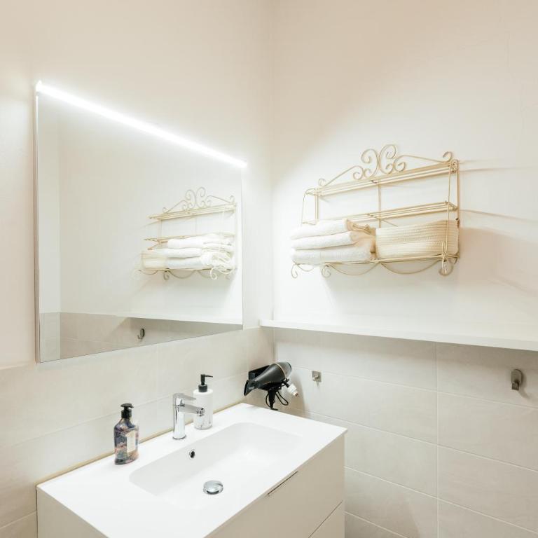 Happy Home Spazioso Trilocale Bologna a Due Passi Dal Centro - Two-Bedroom Apartment - 40