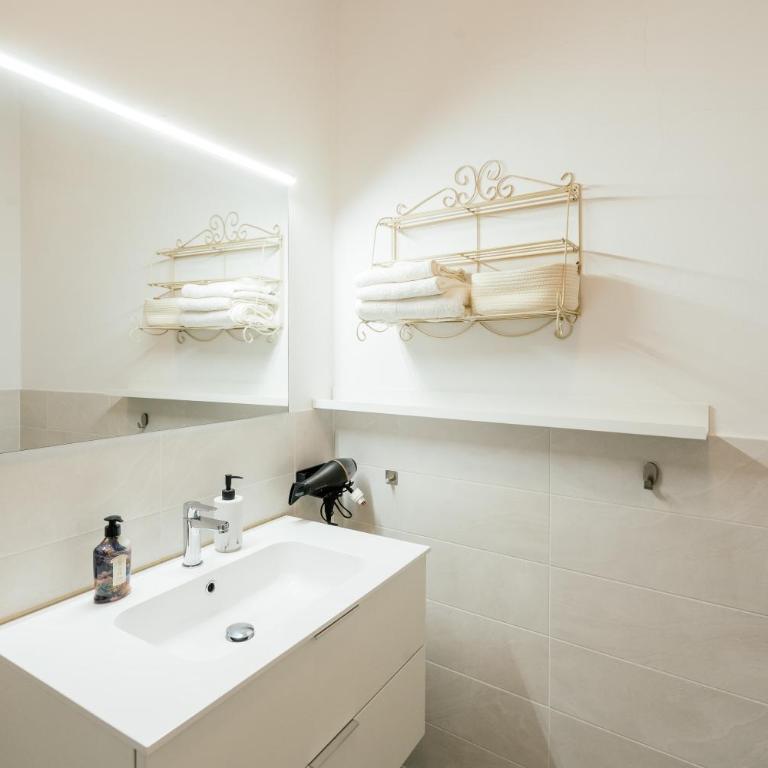 Happy Home Spazioso Trilocale Bologna a Due Passi Dal Centro - Two-Bedroom Apartment - 44
