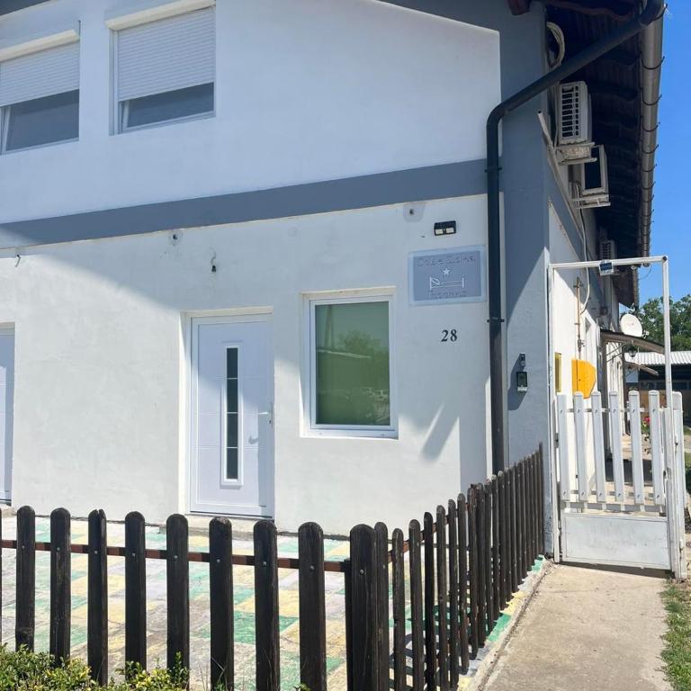 Rooms with private Bathroom & Free Parking ''Sobe Zoka,, - Dvokrevetna Soba sa Zasebnim Krevetima - 34