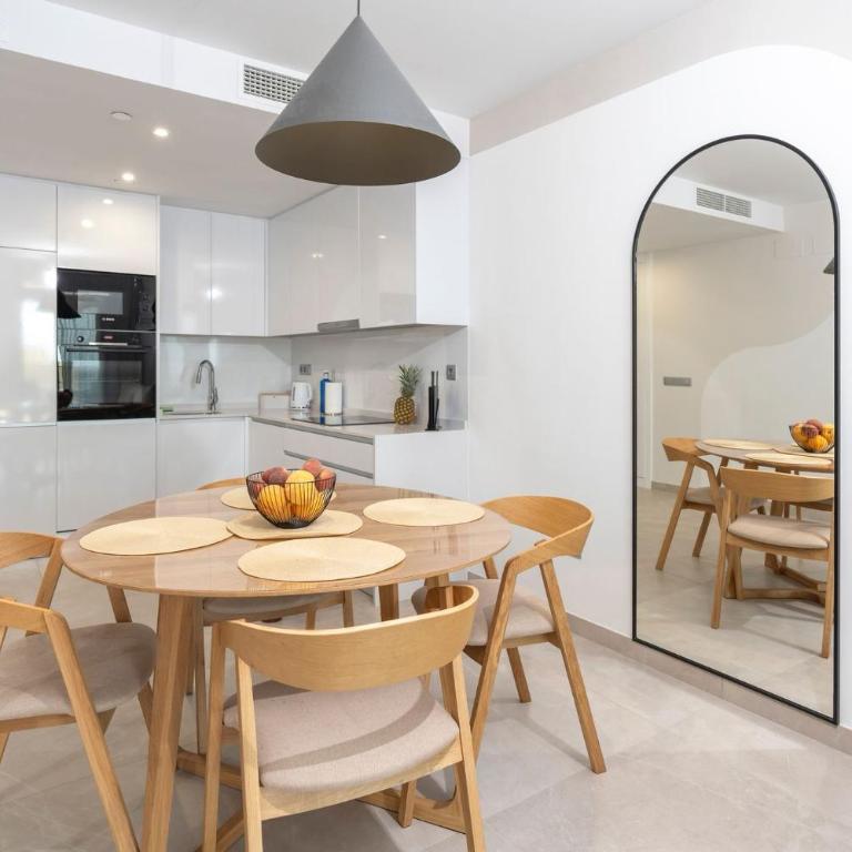 Sunset Cliffs Apartment by Leo Apartments Benidorm - Apartment with Balcony - 11