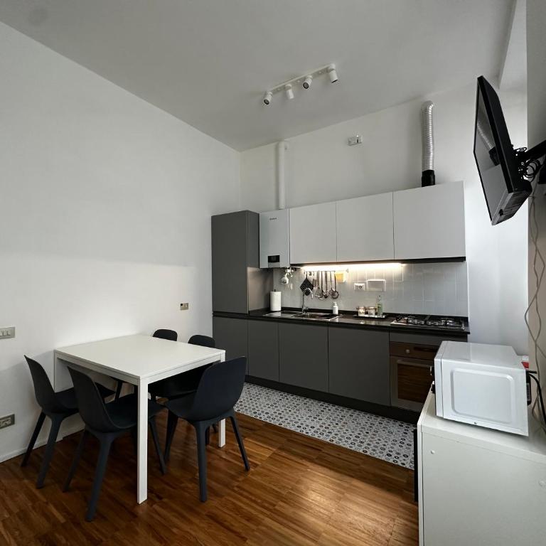 La Casabella Rome Center - Three-Bedroom Apartment - 10