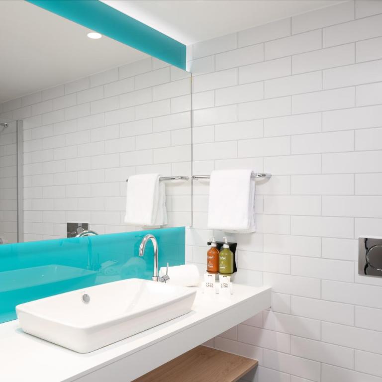 Holiday Inn Express & Suites Sion by IHG - Standard Zimmer mit 2 Einzelbetten - 7