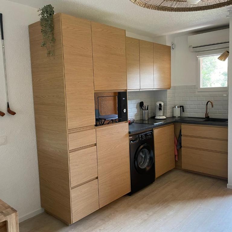 Appartement WiFi parking, tennis, piscine au mileu des golfs de Valescure - Apartment mit 1 Schlafzimmer - 2