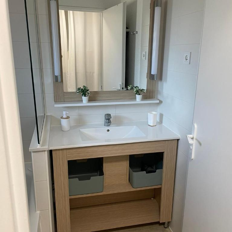 Appartement WiFi parking, tennis, piscine au mileu des golfs de Valescure - Apartment mit 1 Schlafzimmer - 11