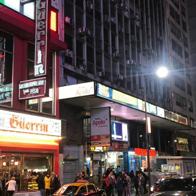 Moderno departamento sobre Av Corrientes con garage para autos - Apartamento de 1 dormitorio - 24