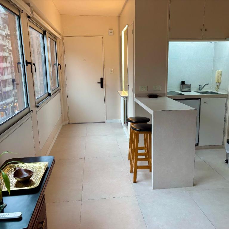 Moderno departamento sobre Av Corrientes con garage para autos - Apartamento de 1 dormitorio - 6