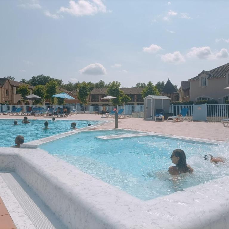 Maison au RDC, proche parking, piscine chauffée, en résidence, 4 ou 5 pers, lac, nature et pêche - Maison 1 Chambre - 1