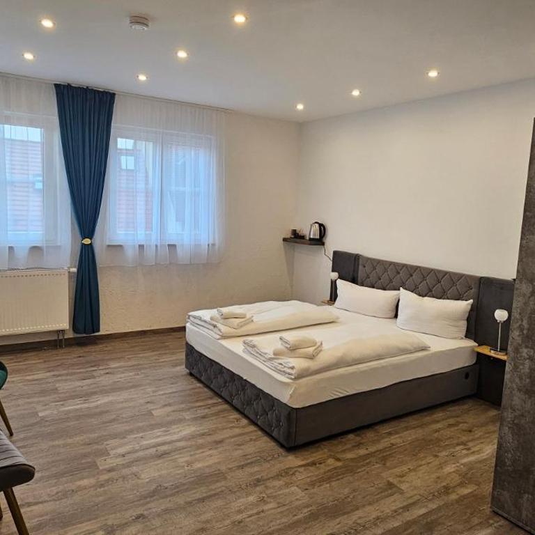 My Wolly Hostel Füssen - Zweibettzimmer mit eigenem Bad - 1