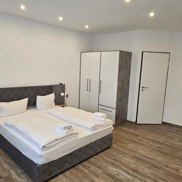 My Wolly Hostel Füssen - Zweibettzimmer mit eigenem Bad - 12