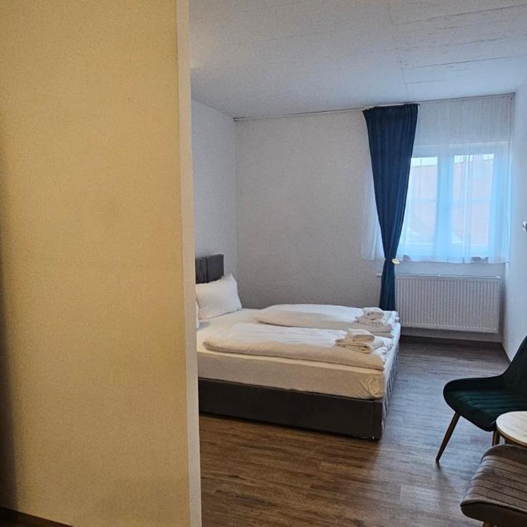 My Wolly Hostel Füssen - Doppelzimmer mit Gemeinschaftsbad - 4