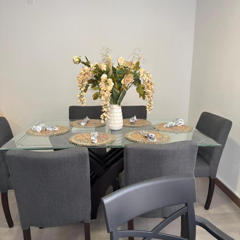 Hermosa Casa en Tumbaco ! Cerca del aeropuerto de Quito y cerca de cumbaya ! - Casa - 6