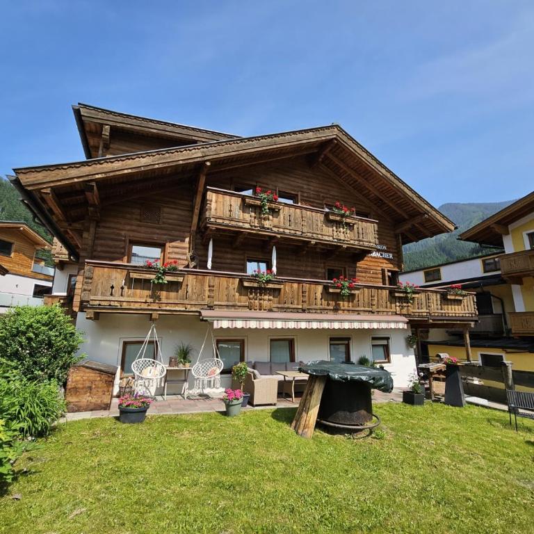 Pension Embacher GmbH & Co KG - Familienzimmer mit Dusche - 1
