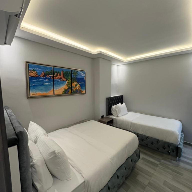 Hotel Casa Rueda - Standard Family Room - 1