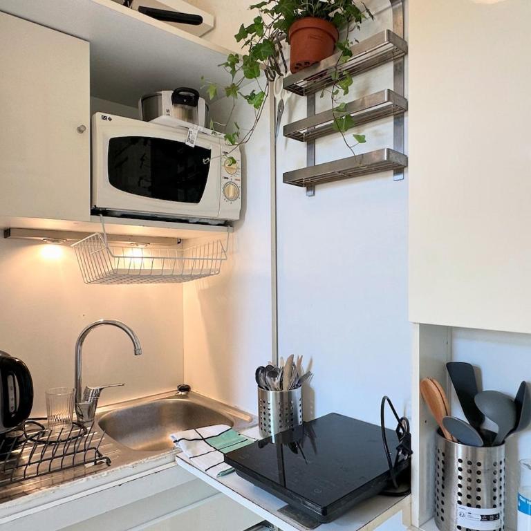 Charming Studio in Central Paris Near the Seine N1-242 - One-Bedroom Apartment - 2