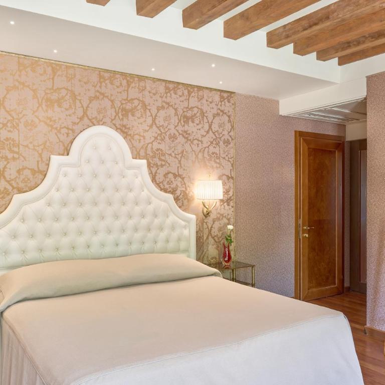 Hotel Santa Chiara - Camera Deluxe Matrimoniale/Doppia con Letti Singoli con Vista Canale - 5