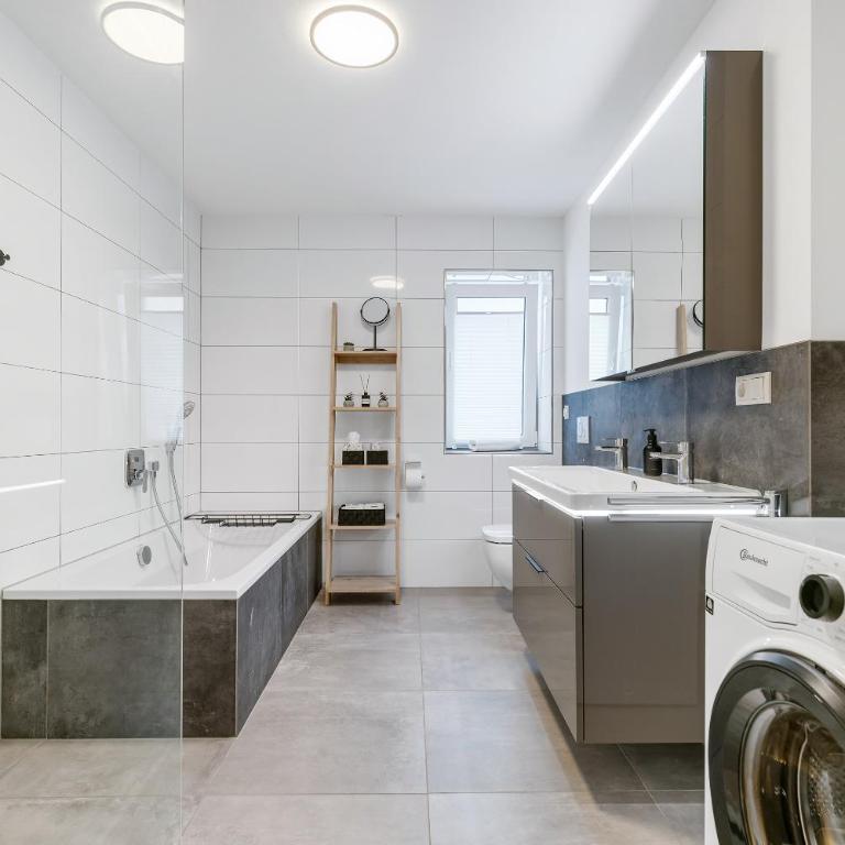 SONNENglück - Großes Apartment für 8 im Zentrum mit flexiblen Betten, Balkon & Parkplatz - Apartment mit 2 Schlafzimmern - 27