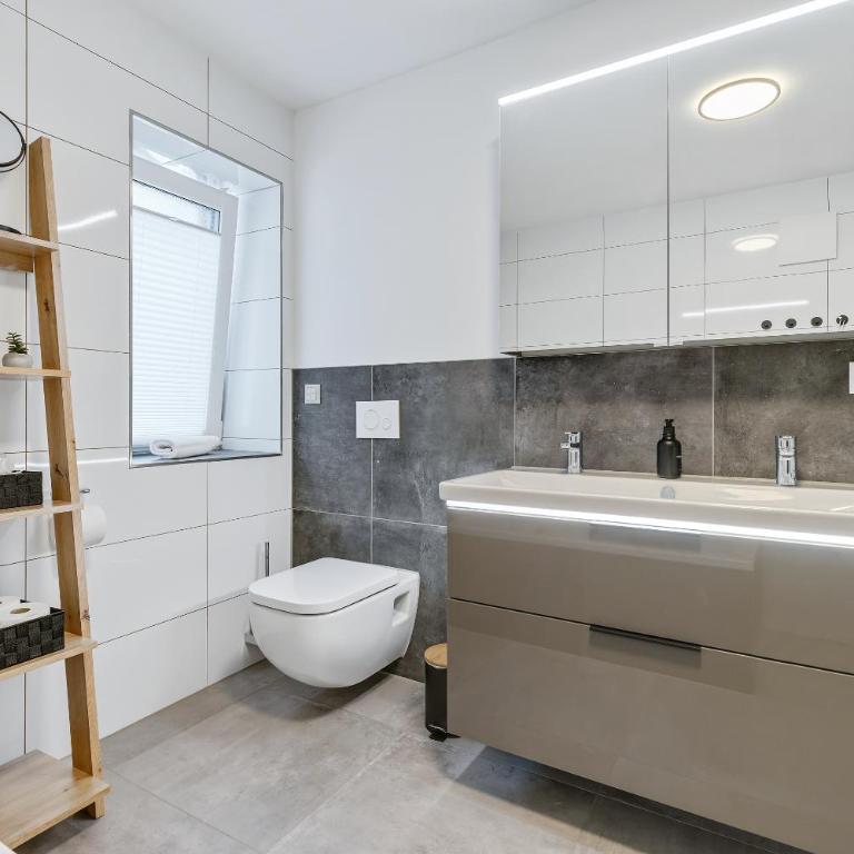 SONNENglück - Großes Apartment für 8 im Zentrum mit flexiblen Betten, Balkon & Parkplatz - Apartment mit 2 Schlafzimmern - 26