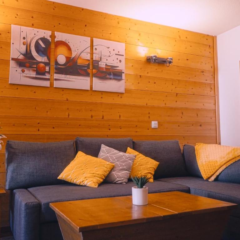 studio chic redécoré avec soin, idéal couples familles ou entre amis,parfait pour cure thermale ou séjour ski, wifi 180 chaines tv parking couvert - Studio avec Balcon - 11