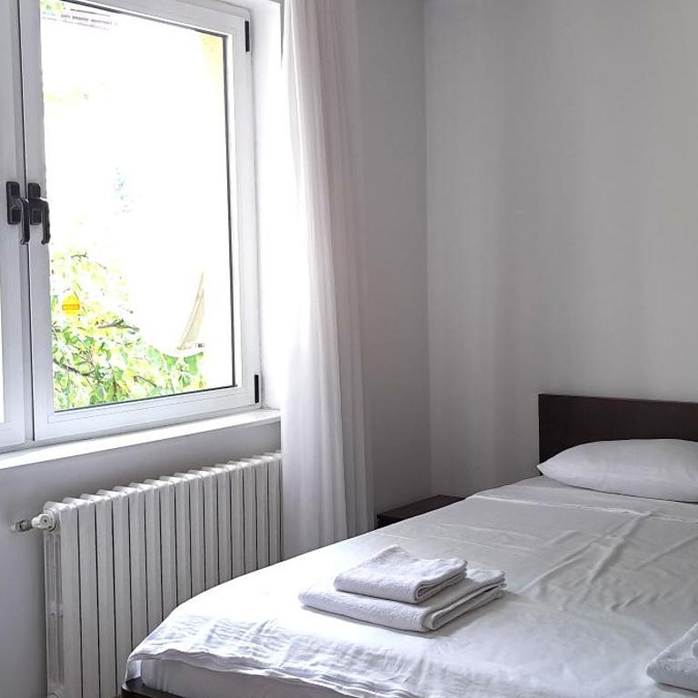 Cherry Apartment - Two-Bedroom Apartment with Balcony - 9