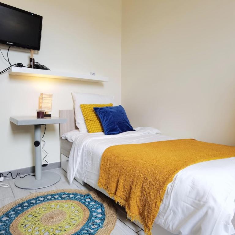 Bright Solo Studio by Hôtel de Ville and Sein river 1mn to Metro N1-241 - Appartement 1 Chambre - 1