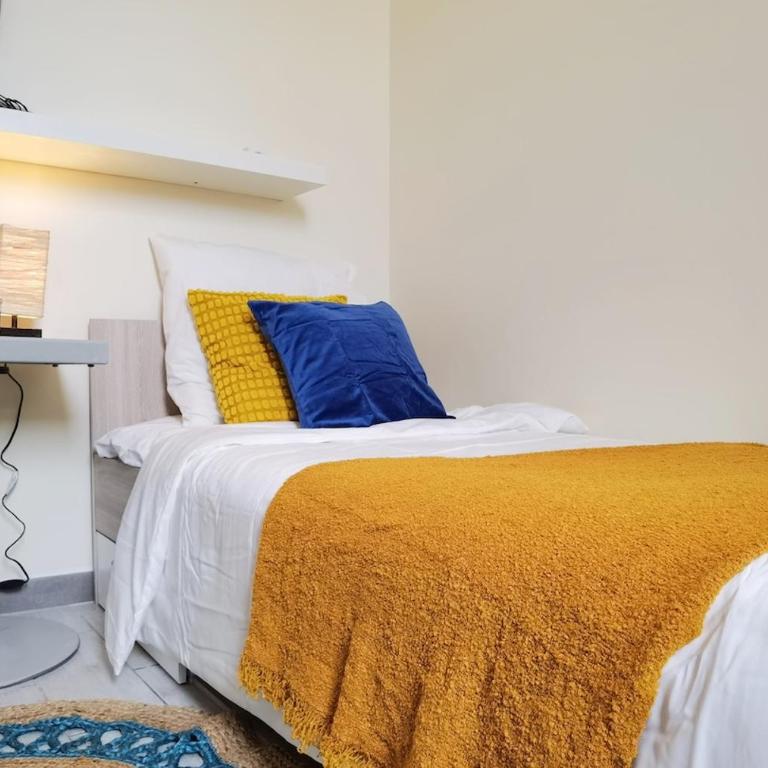 Bright Solo Studio by Hôtel de Ville and Sein river 1mn to Metro N1-241 - Appartement 1 Chambre - 2