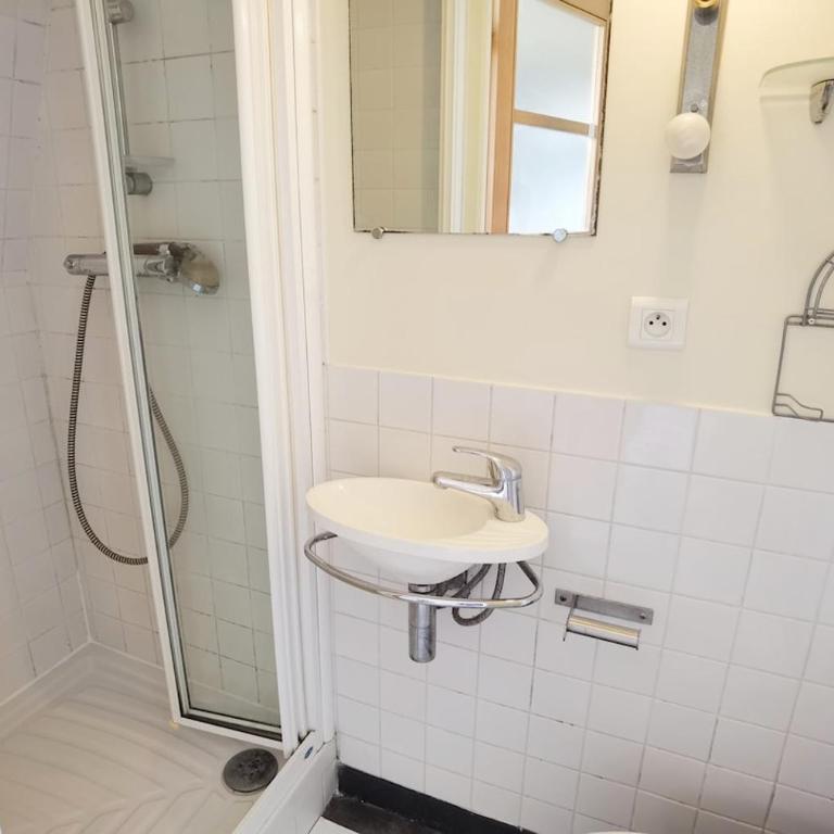 Bright Solo Studio by Hôtel de Ville and Sein river 1mn to Metro N1-241 - Appartement 1 Chambre - 3