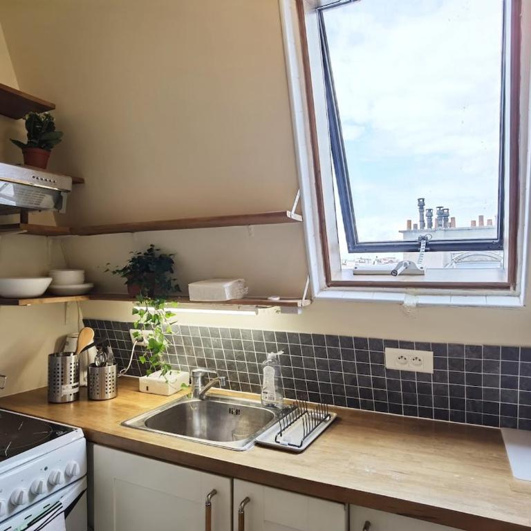Bright Solo Studio by Hôtel de Ville and Sein river 1mn to Metro N1-241 - Appartement 1 Chambre - 10