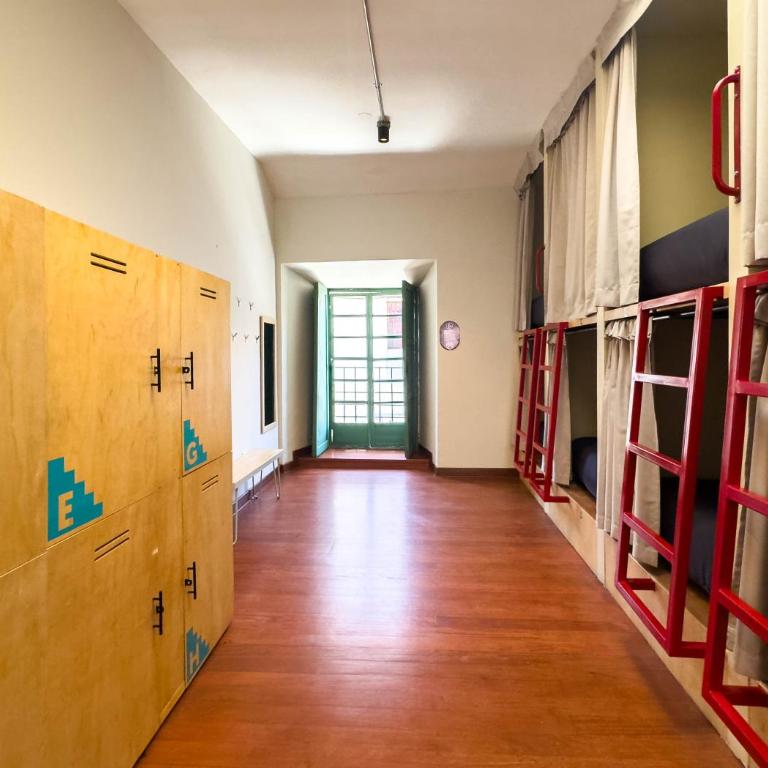 Viajero Cusco Hostel - Deluxe Bed in 8-Bed Dormitory Room with Bathroom - 1